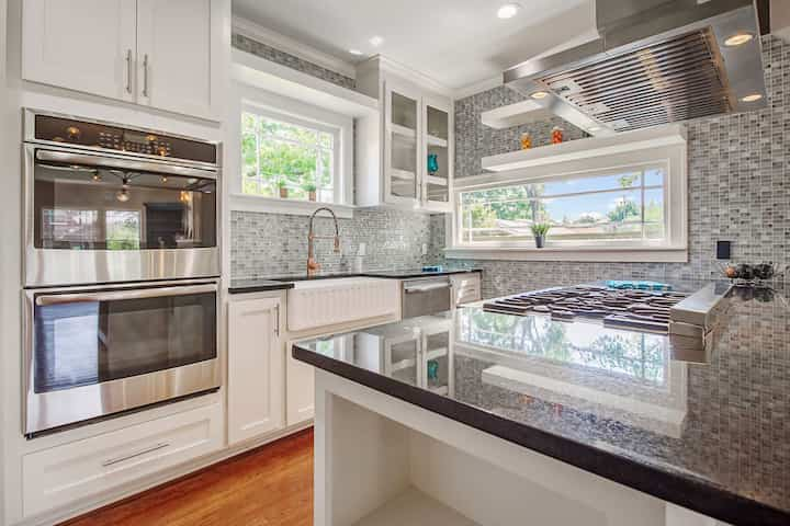 A beautiful kitchen remodel is finished in an Evanston, IL, home.