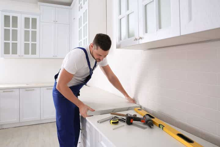 A kitchen remodeling expert installs countertops in a Evanston, IL home.